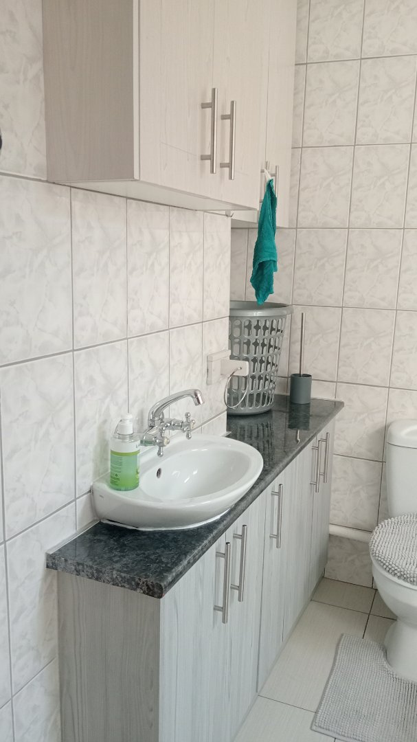 2 Bedroom Property for Sale in Lavender Hill Western Cape